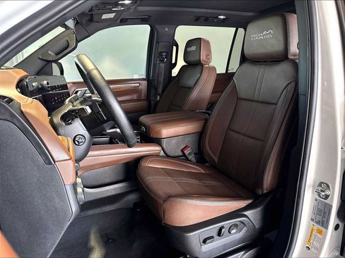 Used 2025 Chevrolet Suburban High Country w/ Sun And Tow Package RWD image 8