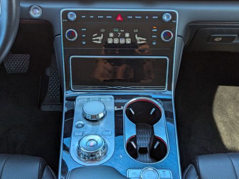 Used 2025 Genesis GV80 2.5T Standard image 19