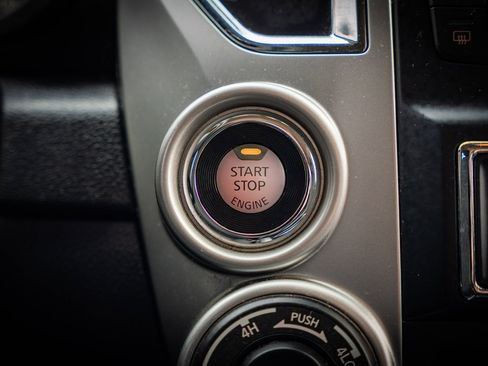 Used 2018 Nissan Titan SV w/ SV Convenience Package image 30