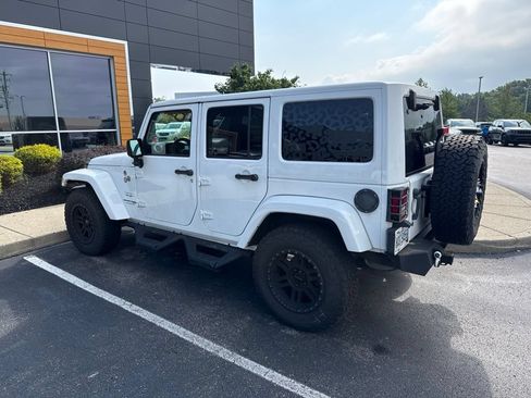 Used 2018 Jeep Wrangler Unlimited Sahara w/ Mopar Chrome Edition Group AWD/4WD image 5
