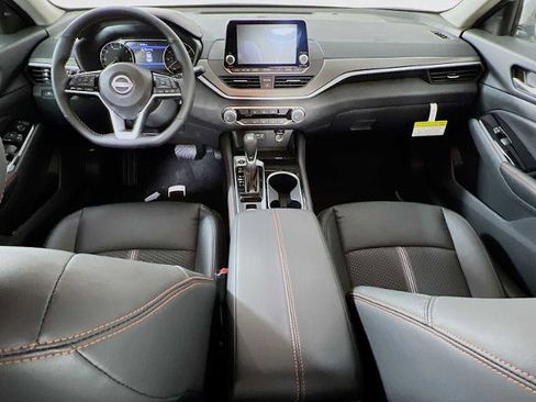 Certified 2025 Nissan Altima 2.5 SR AWD/4WD image 3