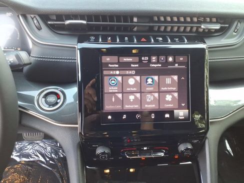Used 2023 Jeep Grand Cherokee Laredo AWD/4WD image 20