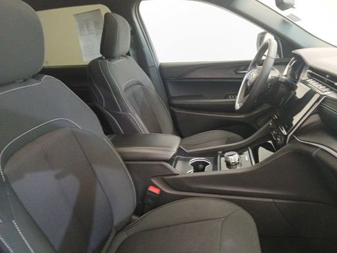 Used 2024 Jeep Grand Cherokee L Laredo w/ Luxury Tech Group I AWD/4WD image 9