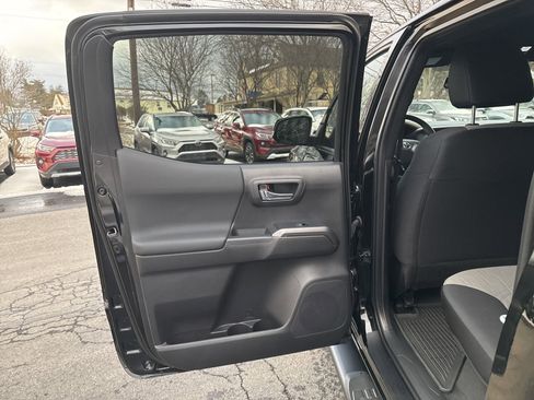 Used 2023 Toyota Tacoma TRD Sport image 26