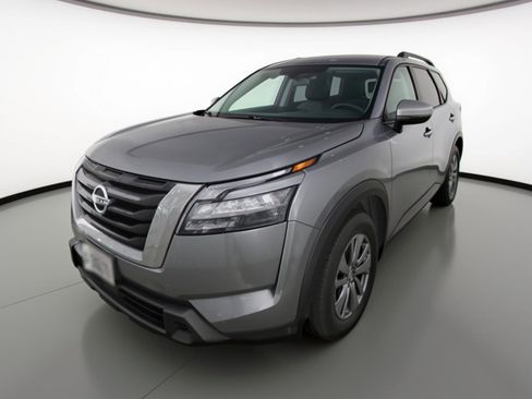 Used 2025 Nissan Pathfinder SV FWD image 3