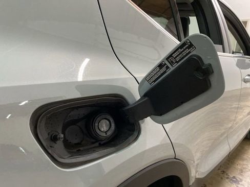 Used 2025 Volvo XC40 B5 Plus AWD/4WD image 95