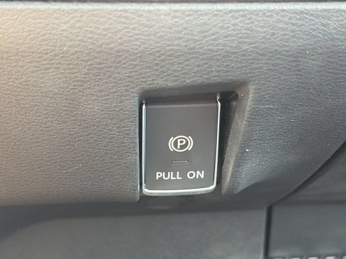 Certified 2023 Nissan Ariya AWD/4WD image 6