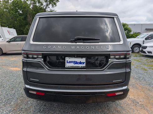 Used 2022 Jeep Grand Wagoneer Series II w/ Convenience Group III AWD/4WD image 4