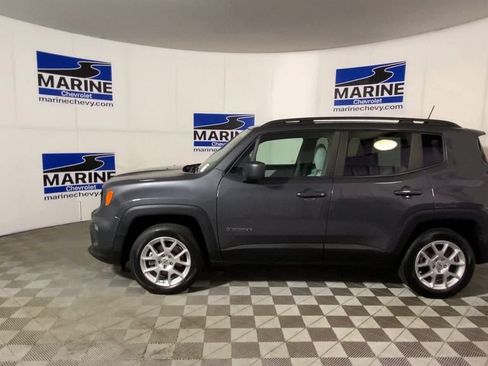 Used 2022 Jeep Renegade Latitude w/ Convenience Group AWD/4WD image 7