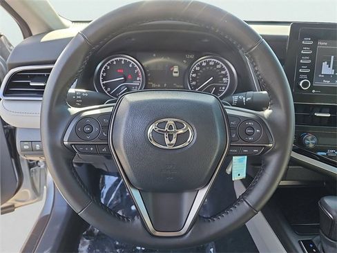 Used 2024 Toyota Camry SE image 21