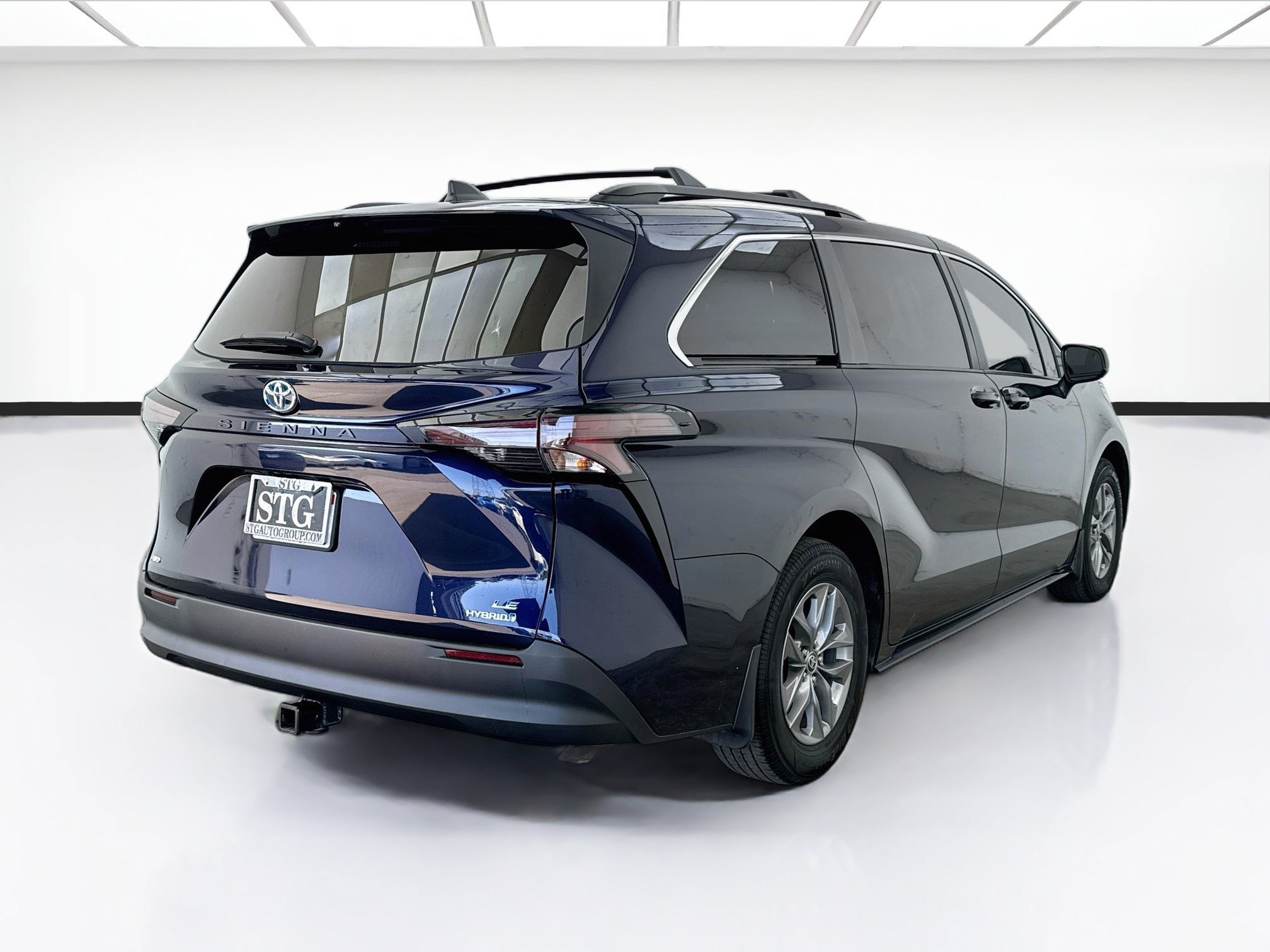 Used 2023 Toyota Sienna LE w/ LE Plus Package AWD/4WD image 4