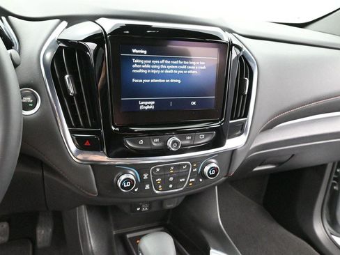 Used 2023 Chevrolet Traverse RS FWD image 17
