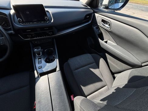 Used 2025 Nissan Rogue SV image 37