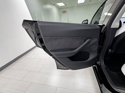 Used 2024 Tesla Model Y Long Range image 11