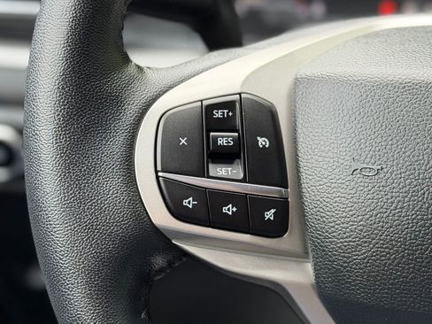 Used 2023 Ford Explorer XLT w/ Equipment Group 202A AWD/4WD image 12