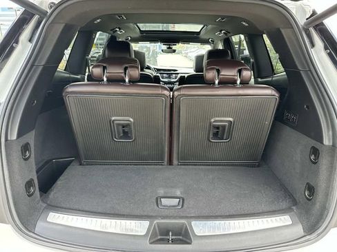 Used 2020 Cadillac XT6 Premium Luxury FWD image 9
