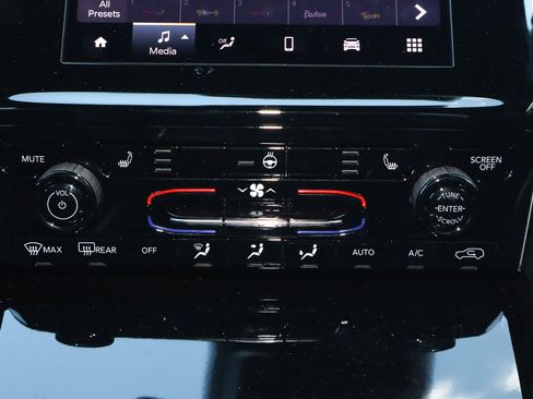 Used 2025 Jeep Grand Cherokee L Altitude image 22