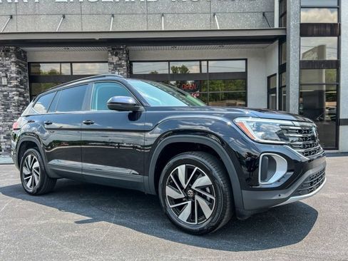 Used 2025 Volkswagen Atlas SE image 28