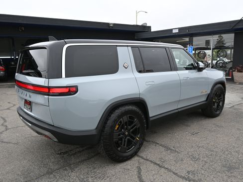 Used 2024 Rivian R1S Adventure AWD/4WD image 5