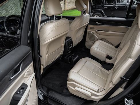 Used 2022 Jeep Grand Cherokee L Limited AWD/4WD image 50