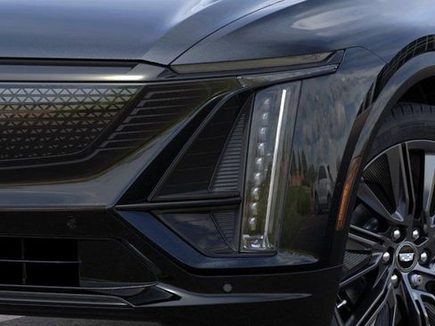 New 2026 Cadillac Lyriq Signature Sport AWD/4WD image 10