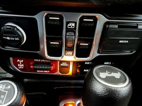 Used 2024 Jeep Wrangler Unlimited Sport AWD/4WD image 32