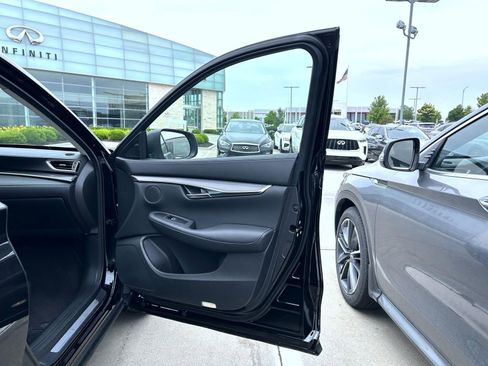 Certified 2025 INFINITI QX50 Pure image 17