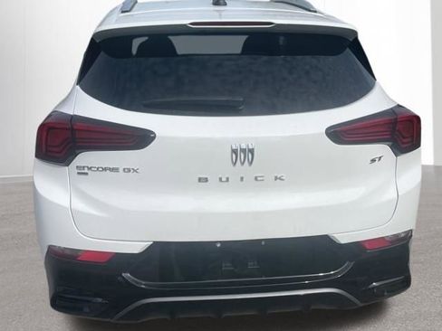 Used 2024 Buick Encore GX Sport Touring image 4