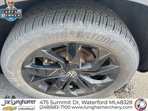Used 2022 Volkswagen Taos SE w/ Panoramic Sunroof Package AWD/4WD image 12