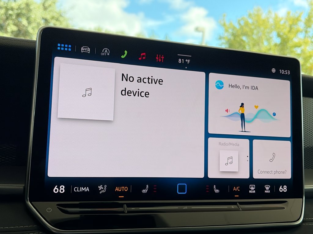 Certified 2026 Volkswagen Tiguan SE R-Line FWD image 19