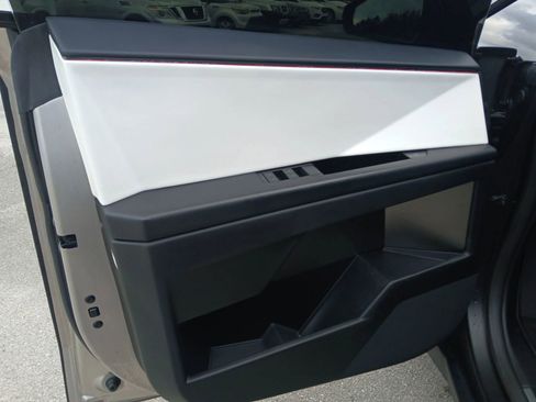 Used 2024 Tesla Cybertruck AWD Crew Cab image 10