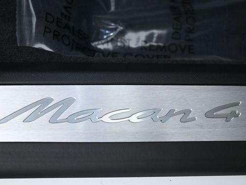 Certified 2025 Porsche Macan 4 Electric image 29