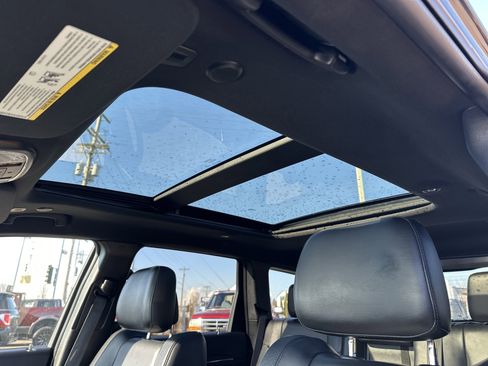 Used 2019 Jeep Grand Cherokee Limited w/ Luxury Group II image 16