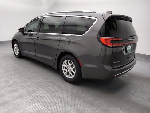 Used 2021 Chrysler Pacifica Touring-L FWD image 3