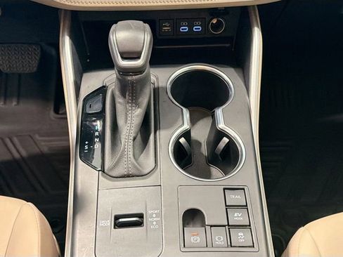 Certified 2024 Toyota Highlander XLE AWD/4WD image 14
