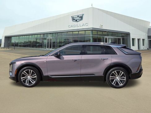 Certified 2024 Cadillac Lyriq Luxury AWD/4WD image 3