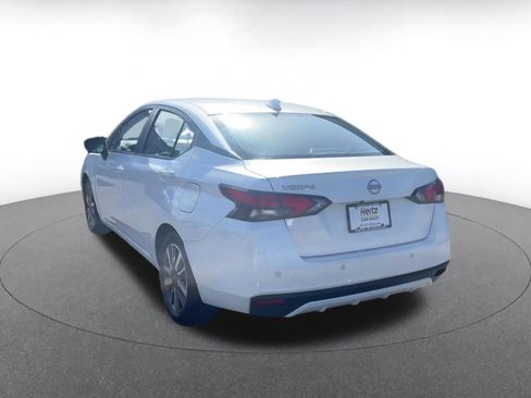 Used 2025 Nissan Versa SV image 10