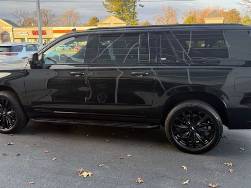 Used 2024 Cadillac Escalade ESV Premium Luxury image 8