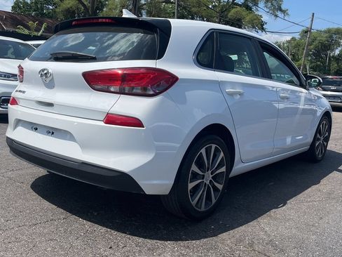 Used 2019 Hyundai Elantra GT FWD image 3