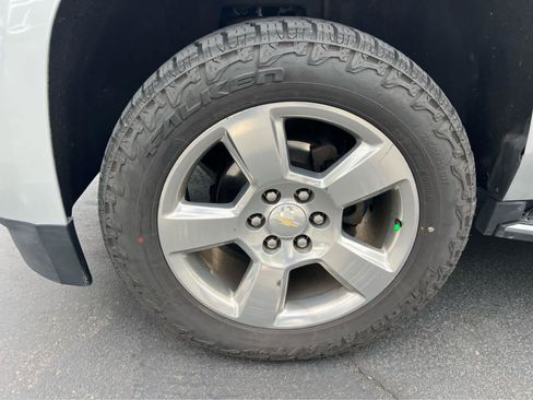 Used 2020 Chevrolet Suburban Premier AWD/4WD image 13