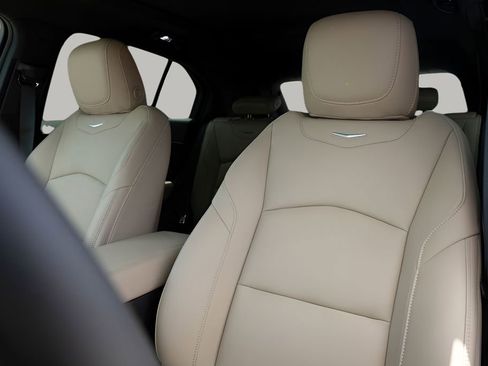 Used 2024 Cadillac XT4 Luxury w/ Cold Weather Package image 11