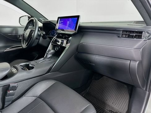 Used 2024 Toyota Venza Limited image 31