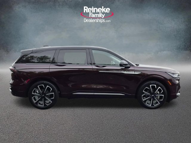 Used 2024 Lincoln Nautilus Reserve AWD/4WD image 4