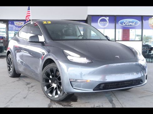 Used 2023 Tesla Model Y Long Range AWD/4WD image 1