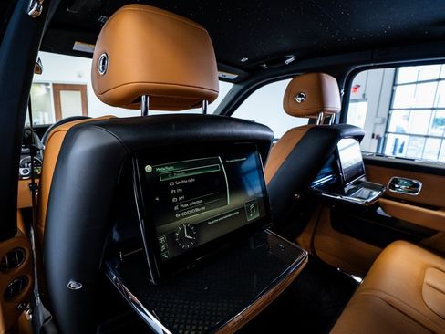 Used 2022 Rolls-Royce Cullinan Black Badge image 69