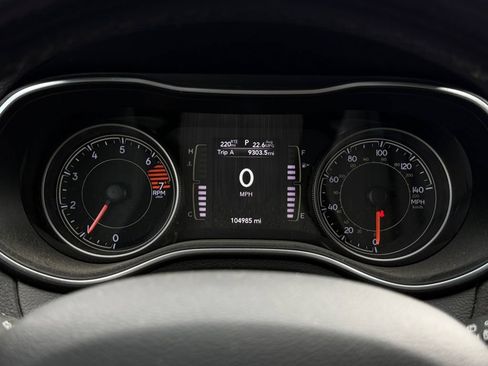 Used 2019 Jeep Cherokee Latitude Plus w/ Comfort/Convenience Group AWD/4WD image 9