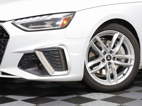 Used 2022 Audi A4 2.0T Premium Plus image 3