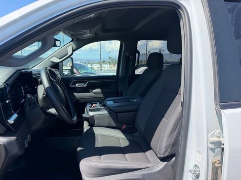 Used 2025 Chevrolet Silverado 2500 LT w/ Convenience Package AWD/4WD image 5