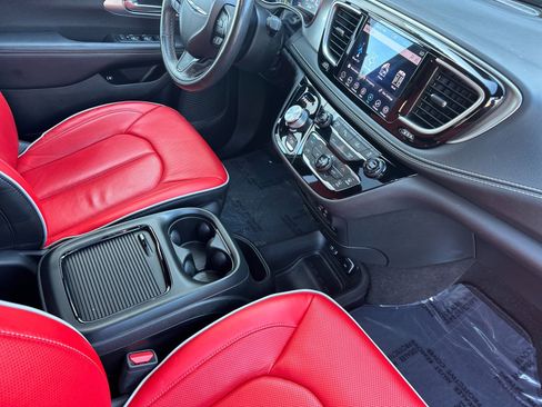 Used 2020 Chrysler Pacifica Limited w/ Quick Oder Package 2EV RED-S image 17