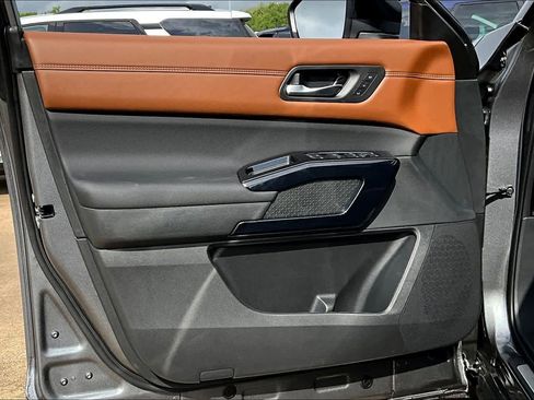 New 2026 Nissan Pathfinder Platinum FWD image 16